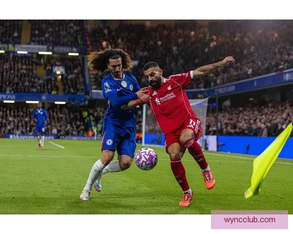 以加克波拉起倒地科尔克茨展现利物浦赛后握手的体育精神